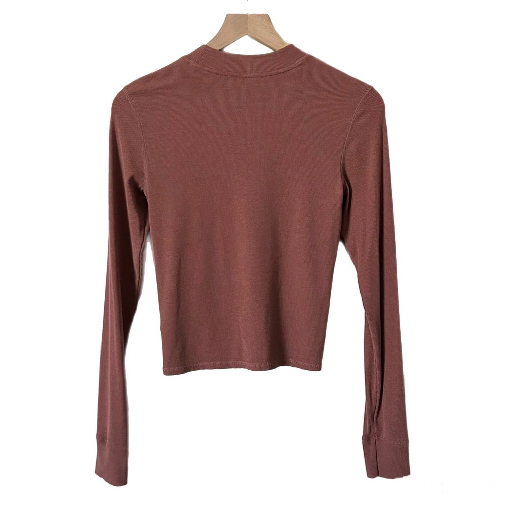 Vuori Women's Long-Sleeve Mudra Fitted Tee in Rosewood Heather Size Medium - Picture 3 of 5